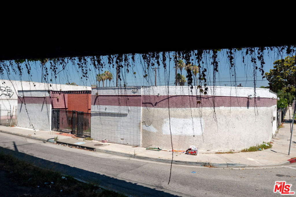 325 E Rosecrans Avenue Property Photo 14