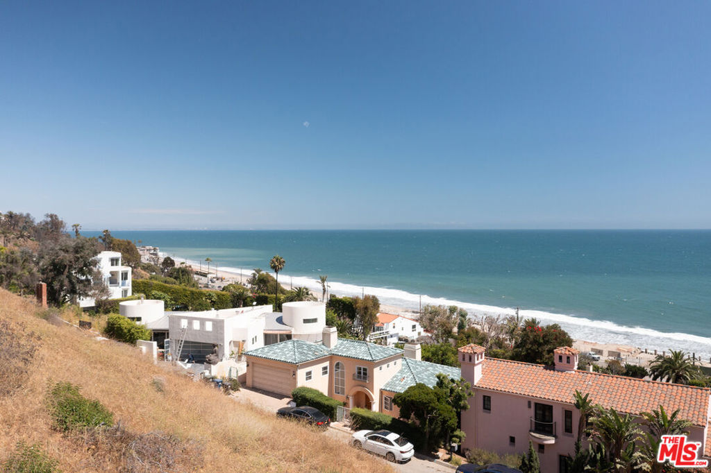 21641 Rambla Vista Property Photo 1