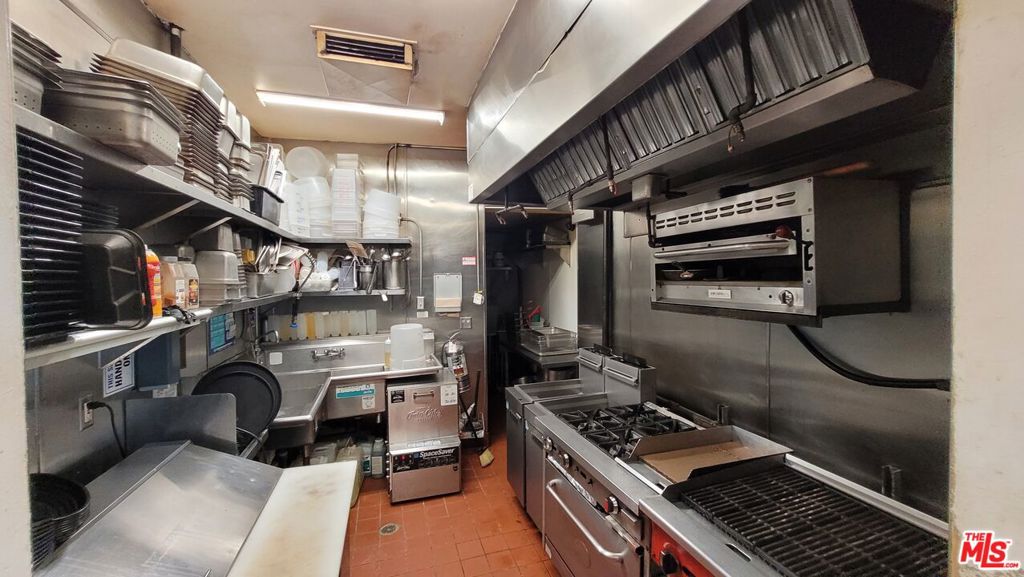 13484 W Washington Boulevard Property Photo 15