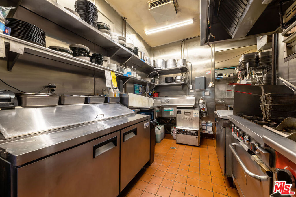 13484 W Washington Boulevard Property Photo 17