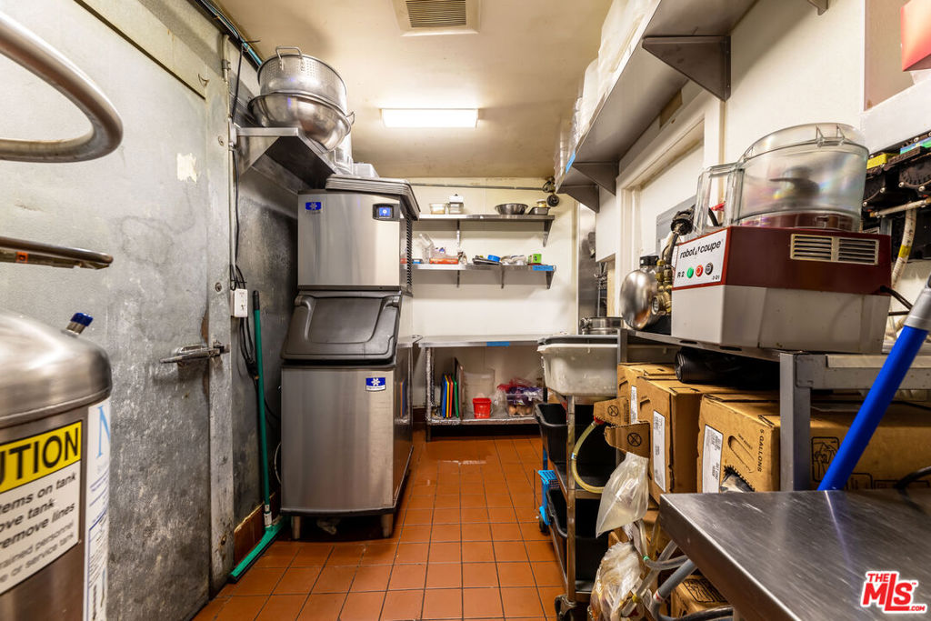 13484 W Washington Boulevard Property Photo 19