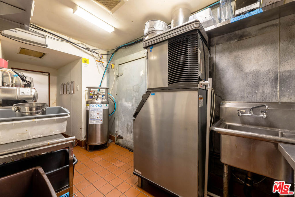 13484 W Washington Boulevard Property Photo 20