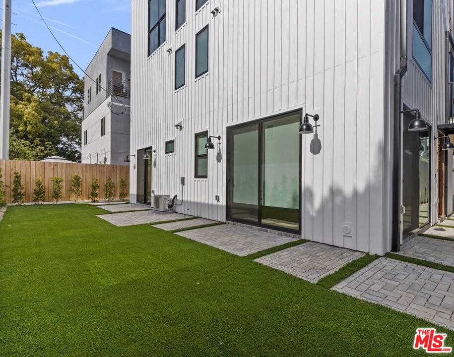 4823 Satsuma Avenue Property Photo 1