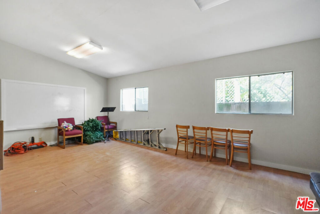 317 W Palmer Avenue Property Photo 43