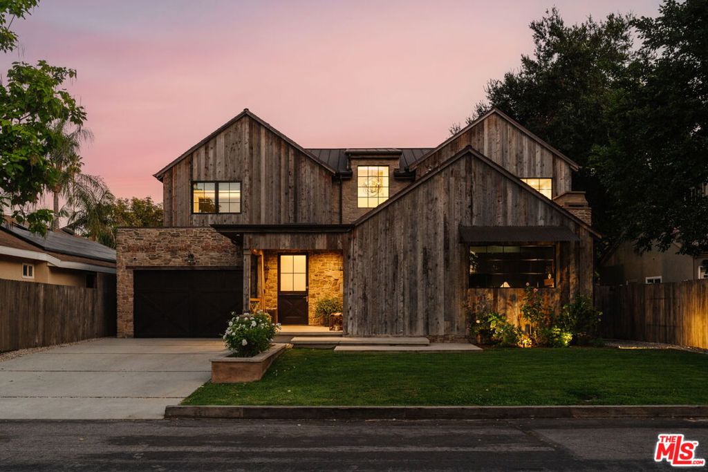 11734 Huston Street Property Photo 1