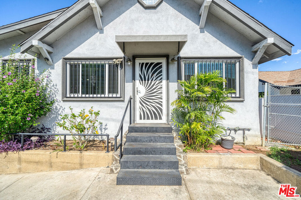 117 S Virgil Avenue Property Photo 1