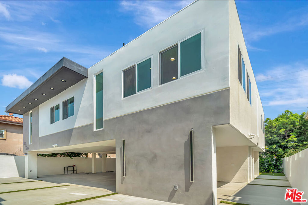 11611 Burbank Boulevard Property Photo 13