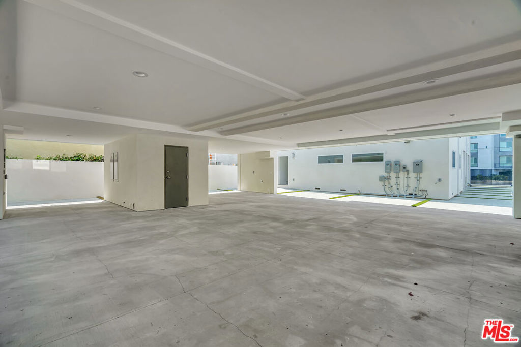 11611 Burbank Boulevard Property Photo 14
