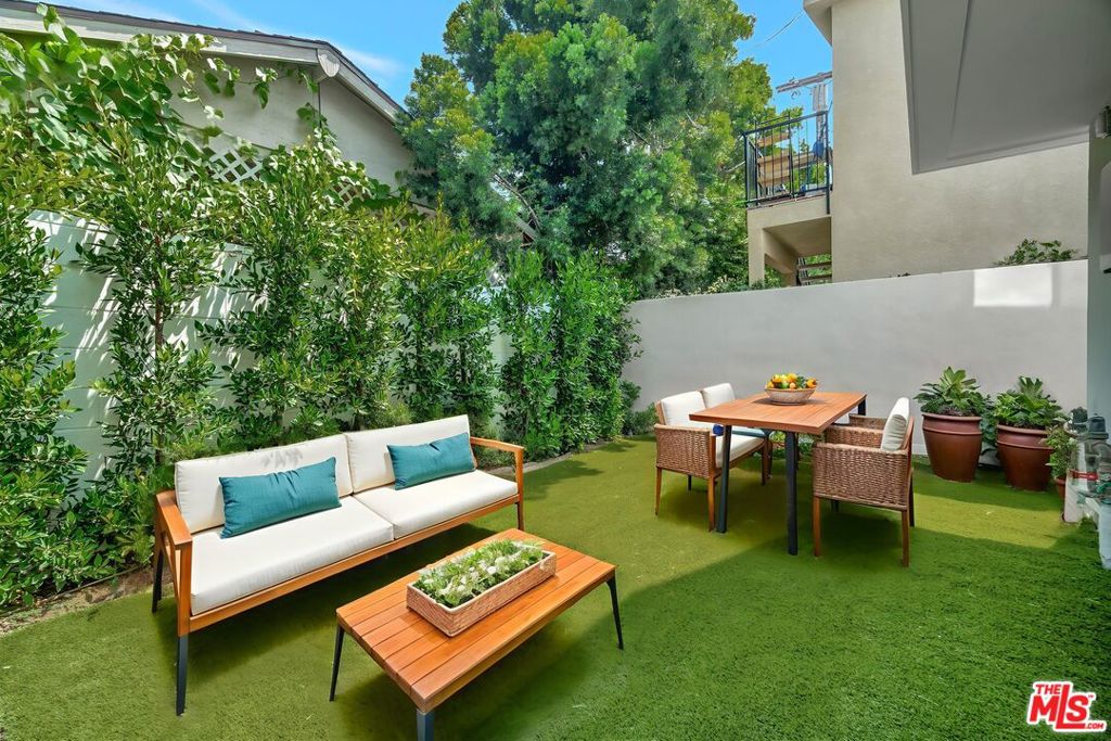 11611 Burbank Boulevard Property Photo 15