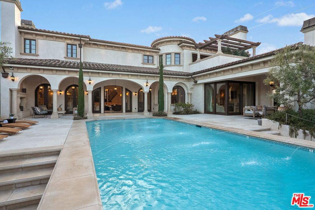 6882 Arizona Avenue Property Photo