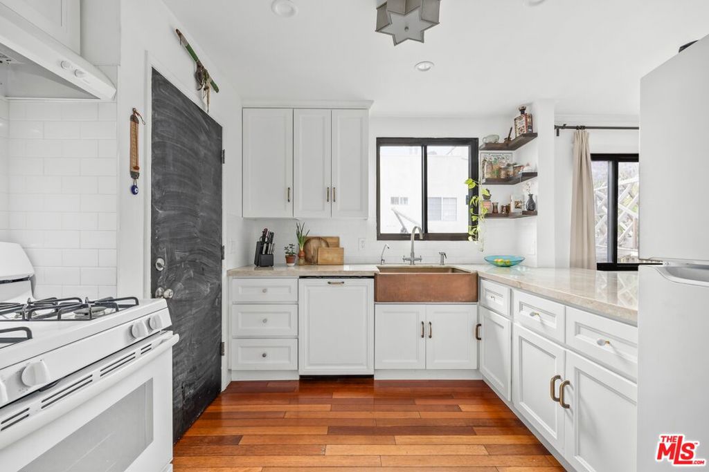 2412 Ocean Avenue 4 Property Photo 7