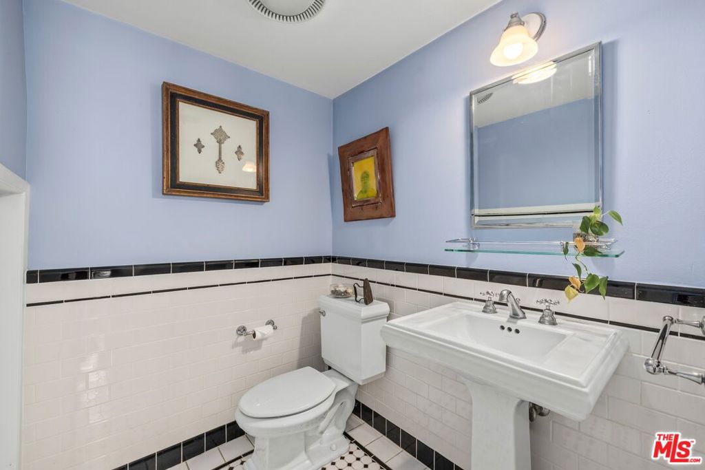 2412 Ocean Avenue 4 Property Photo 8