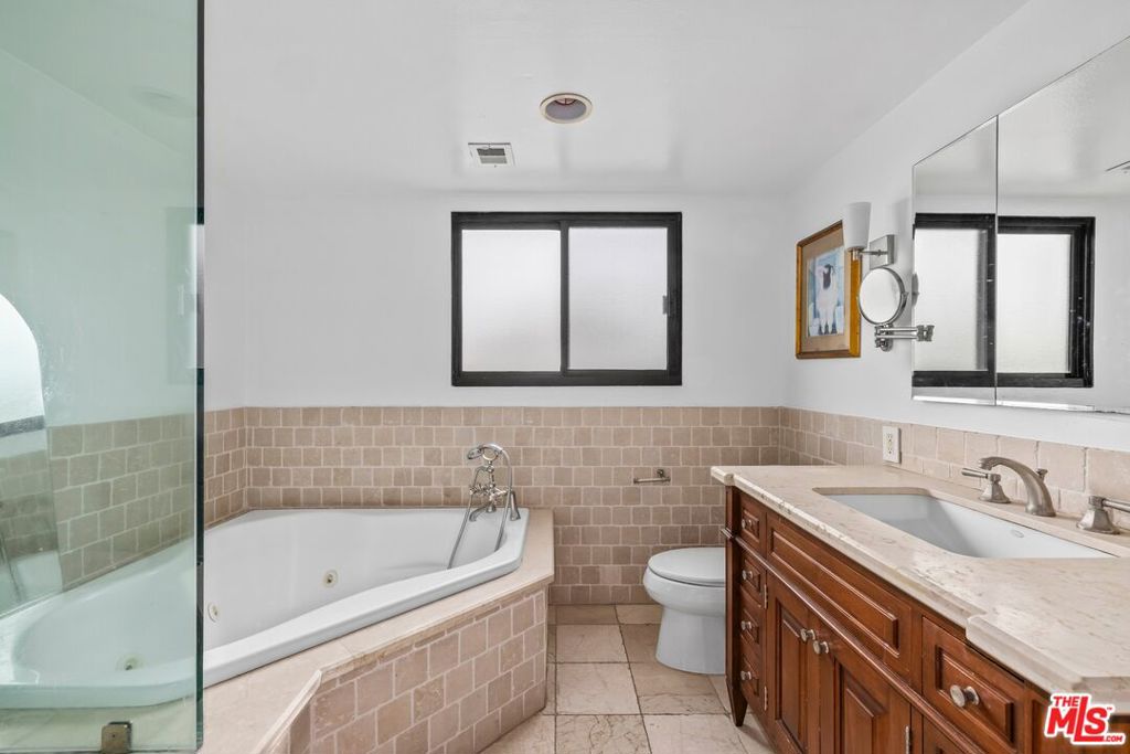 2412 Ocean Avenue 4 Property Photo 12