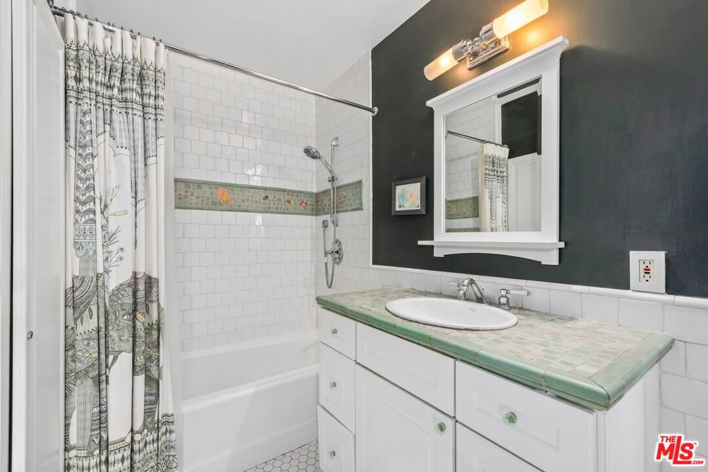 2412 Ocean Avenue 4 Property Photo 14