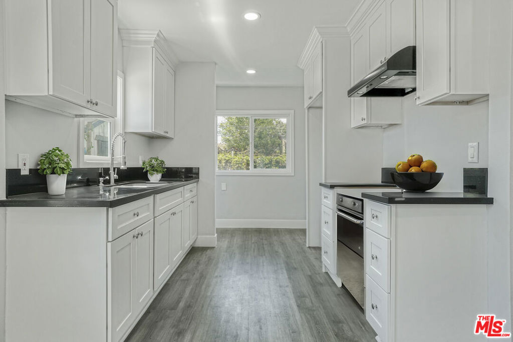 1254 Exposition Boulevard Property Photo 8