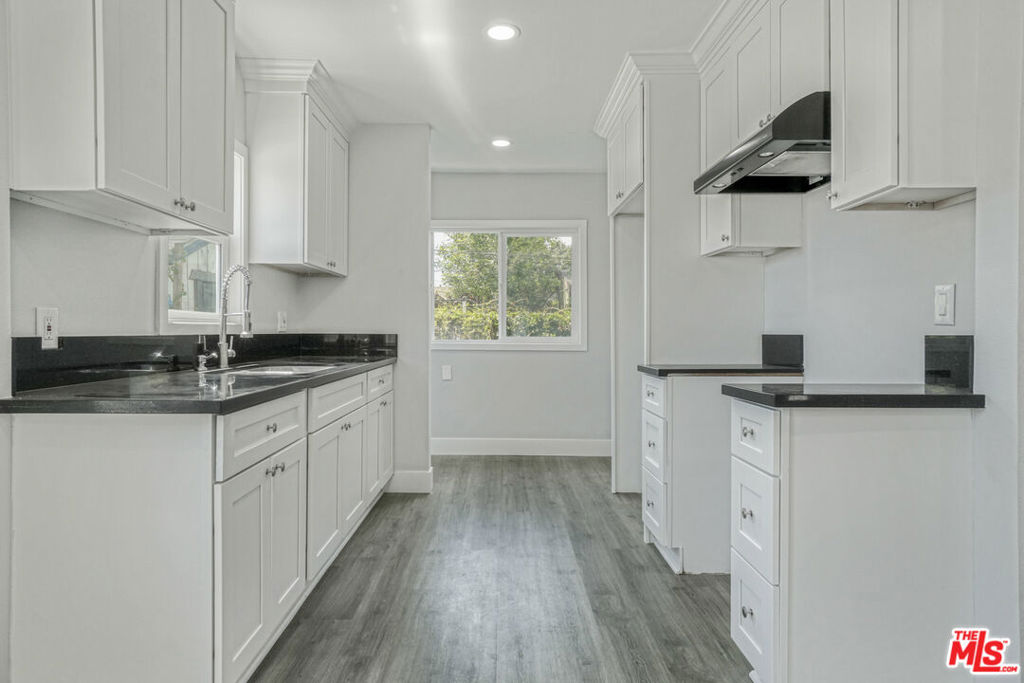 1254 Exposition Boulevard Property Photo 11
