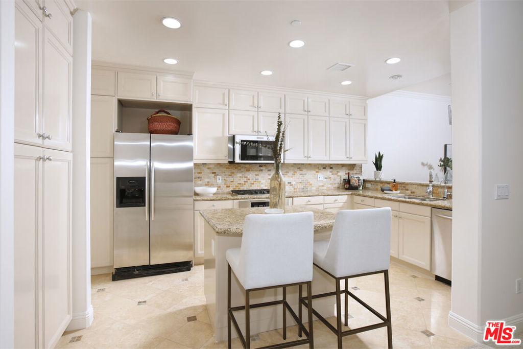 143 N Arnaz Drive 204 Property Photo 5