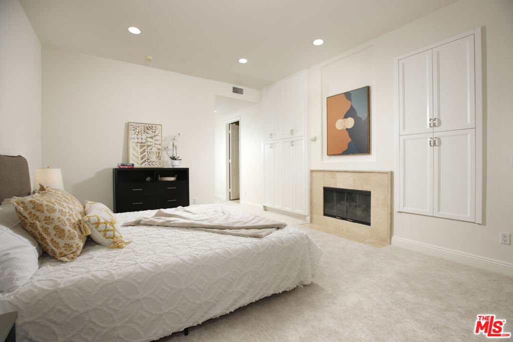 143 N Arnaz Drive 204 Property Photo 13