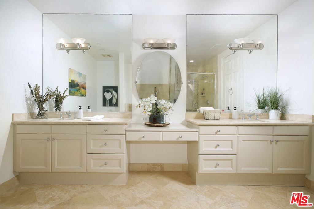 143 N Arnaz Drive 204 Property Photo 15