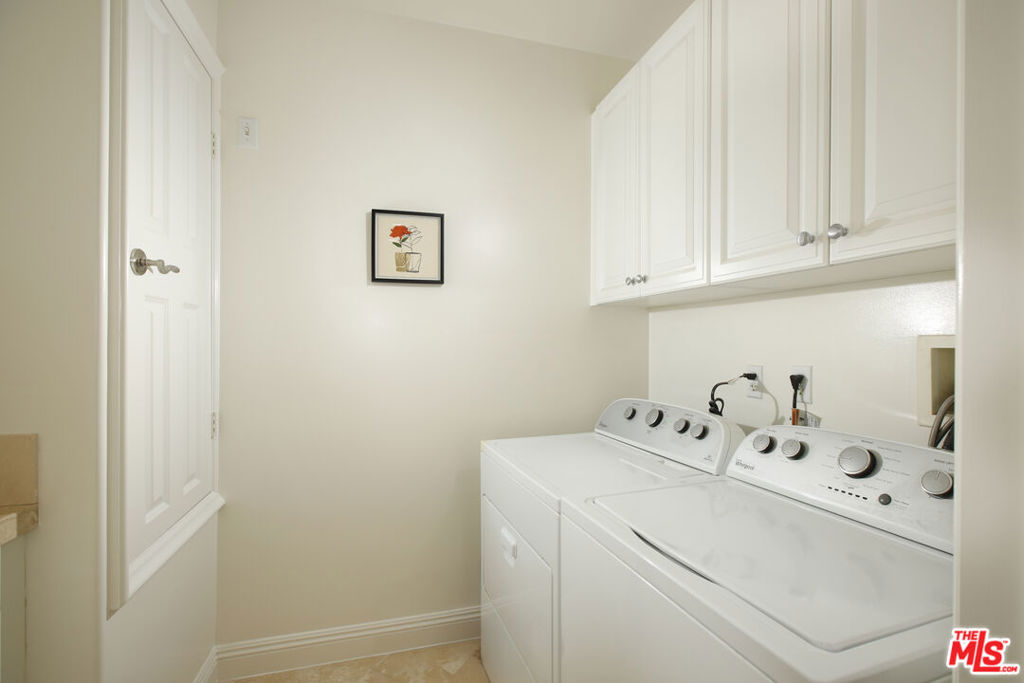 143 N Arnaz Drive 204 Property Photo 21