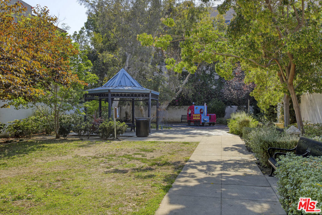 143 N Arnaz Drive 204 Property Photo 29