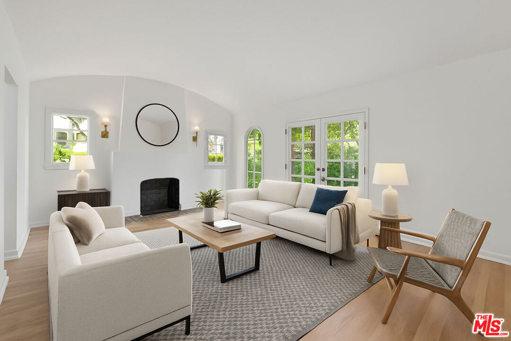 953 N Martel Avenue Property Photo 1