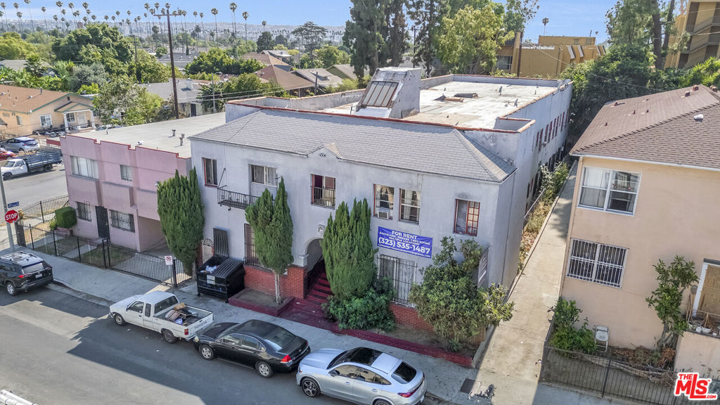 2651 S Manhattan Place Property Photo 1