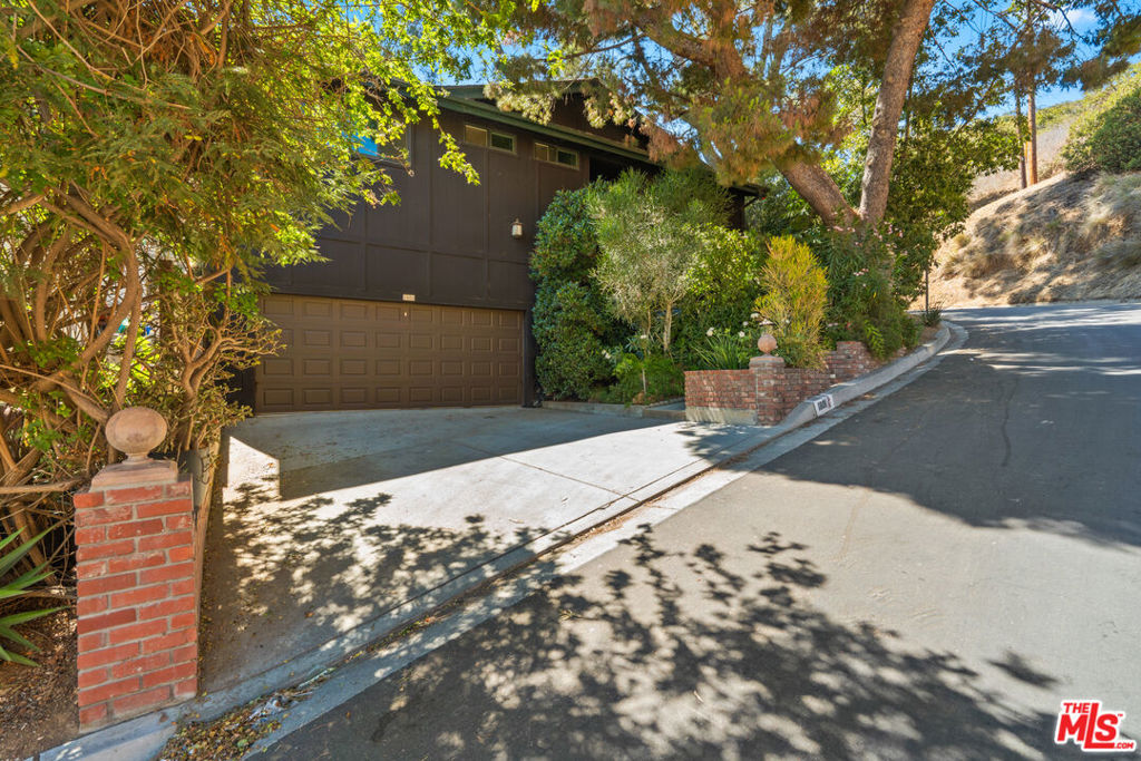 1801 Marion Drive Property Photo 1
