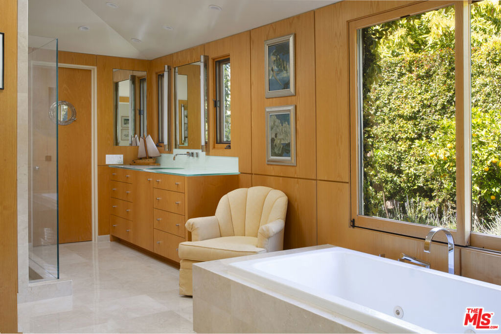 526 Crocker Sperry Drive Property Photo 15