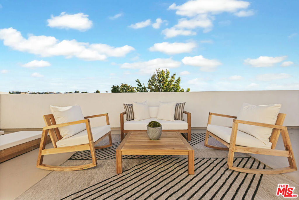 3230 S Barrington Avenue Property Photo 15