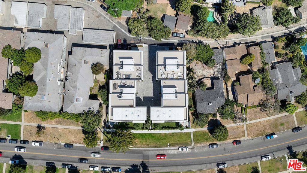 3230 S Barrington Avenue Property Photo 17