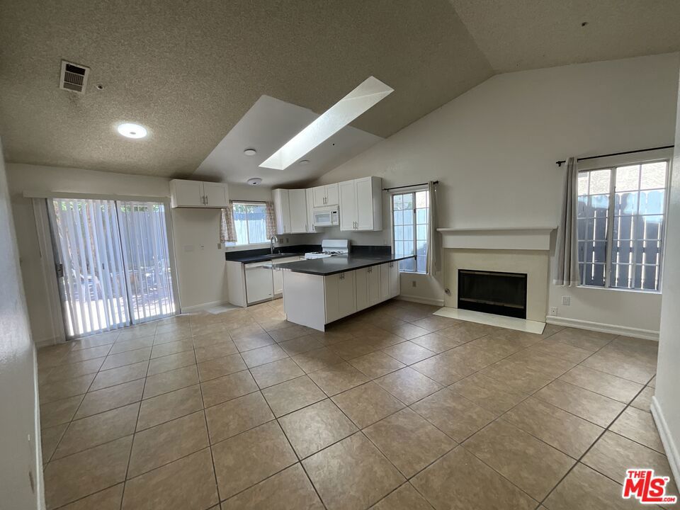 13966 Green Vista Drive Property Photo 3