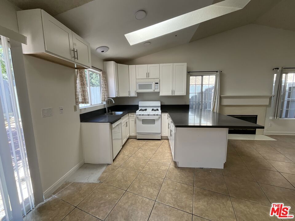 13966 Green Vista Drive Property Photo 4