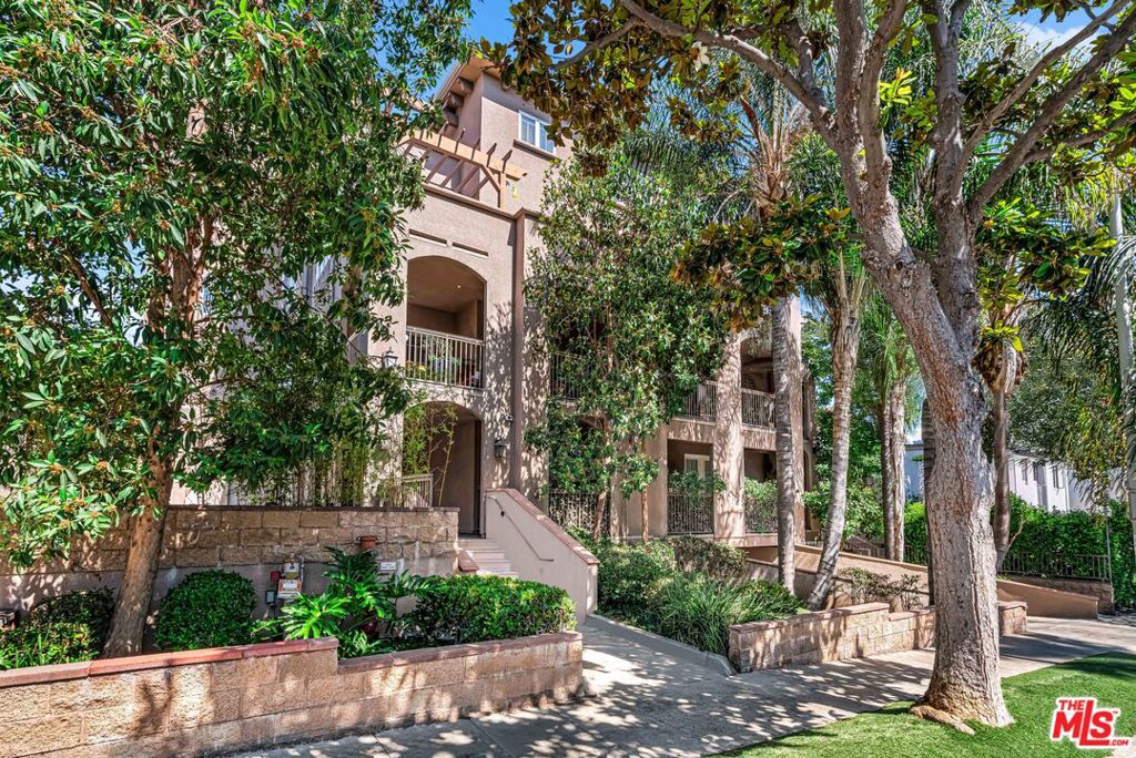 1248 N Laurel Avenue 103 Property Photo 1