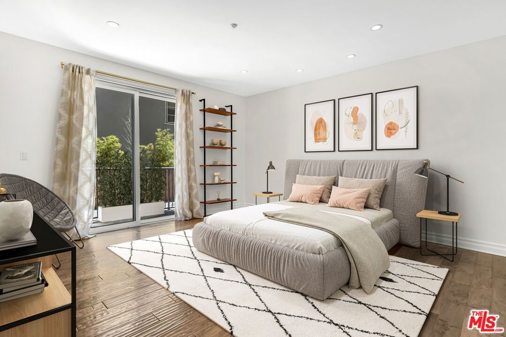 1248 N Laurel Avenue 103 Property Photo 2