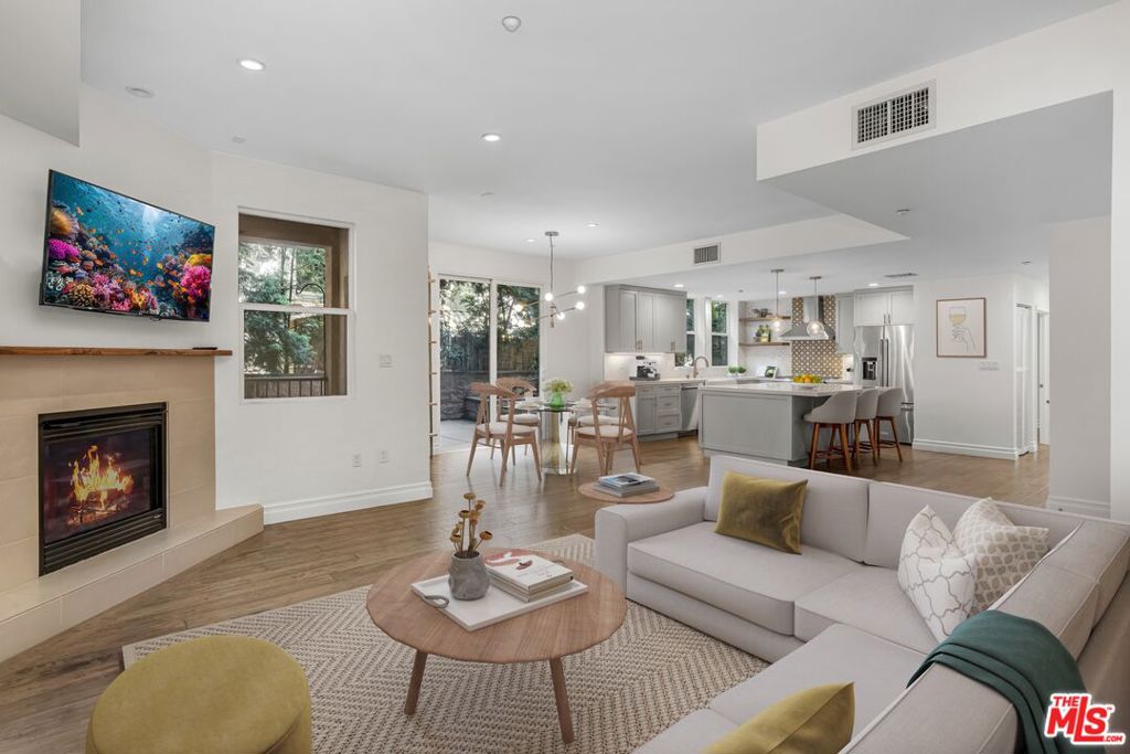 1248 N Laurel Avenue 103 Property Photo 3