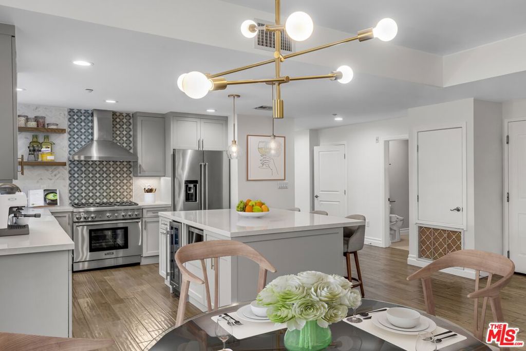 1248 N Laurel Avenue 103 Property Photo 5