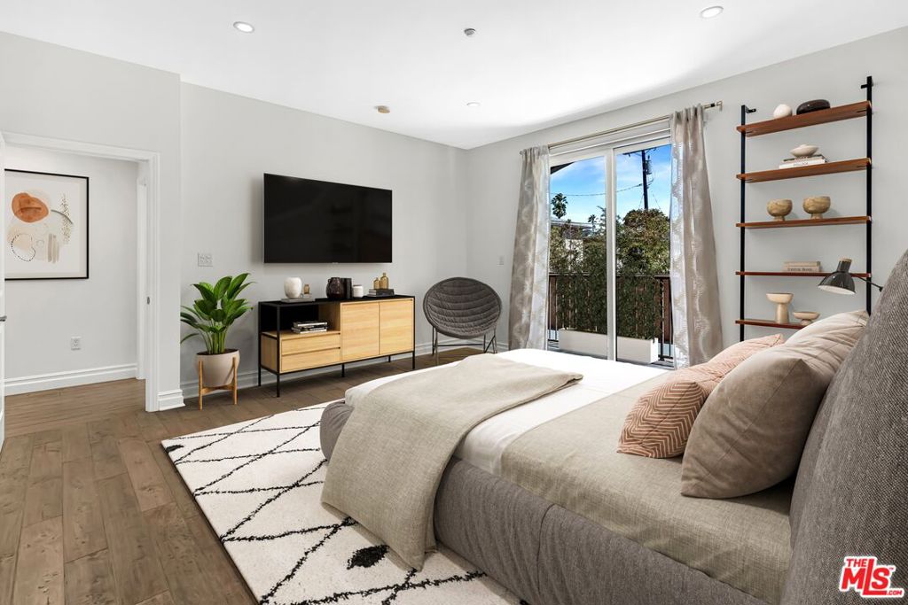 1248 N Laurel Avenue 103 Property Photo 7