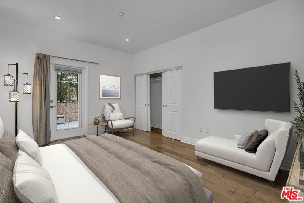 1248 N Laurel Avenue 103 Property Photo 15