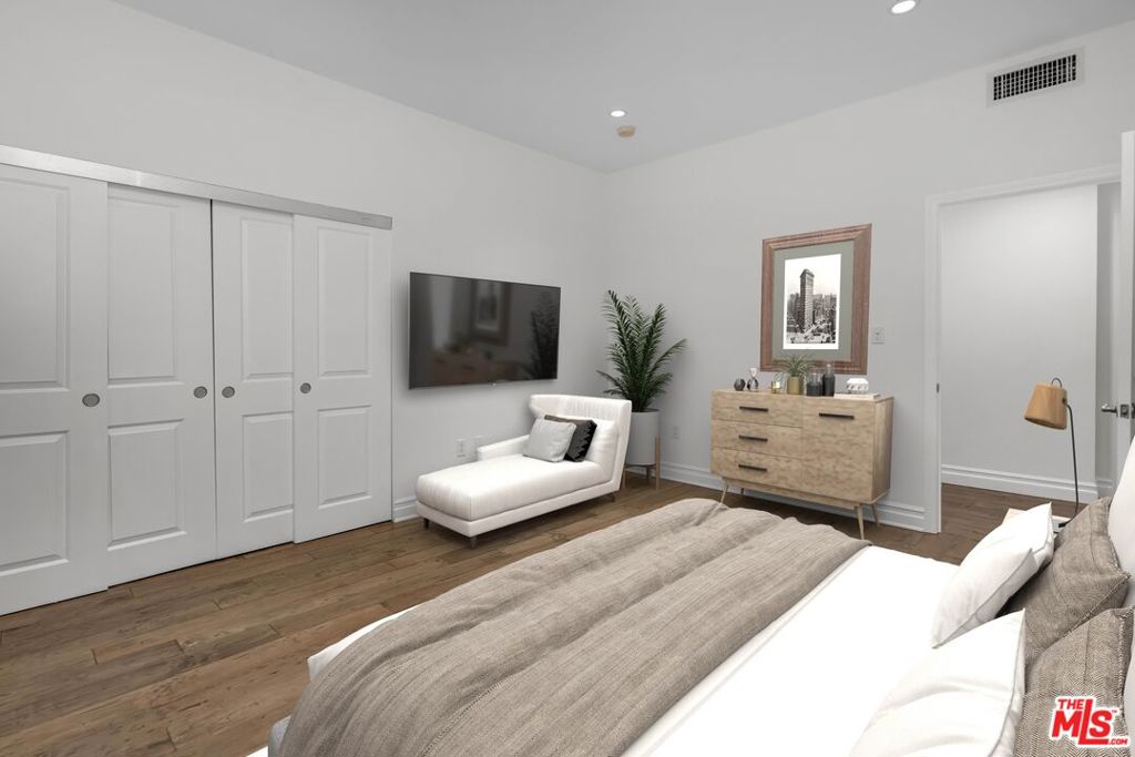 1248 N Laurel Avenue 103 Property Photo 16