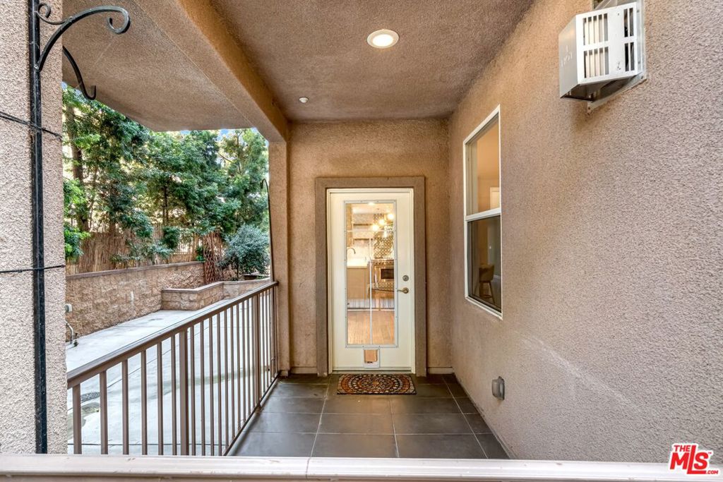 1248 N Laurel Avenue 103 Property Photo 18