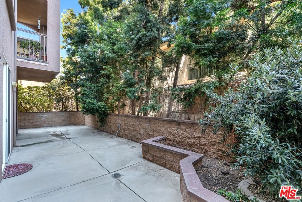 1248 N Laurel Avenue 103 Property Photo 19