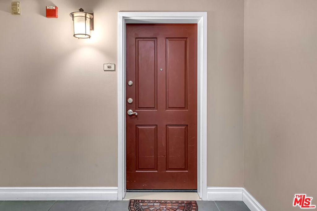 1248 N Laurel Avenue 103 Property Photo 25