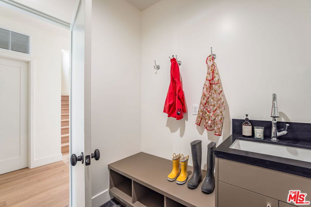 2455 23rd Street Property Photo 11