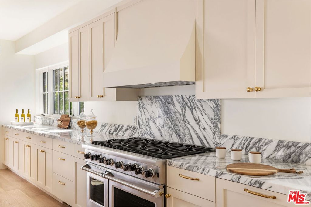 2455 23rd Street Property Photo 23