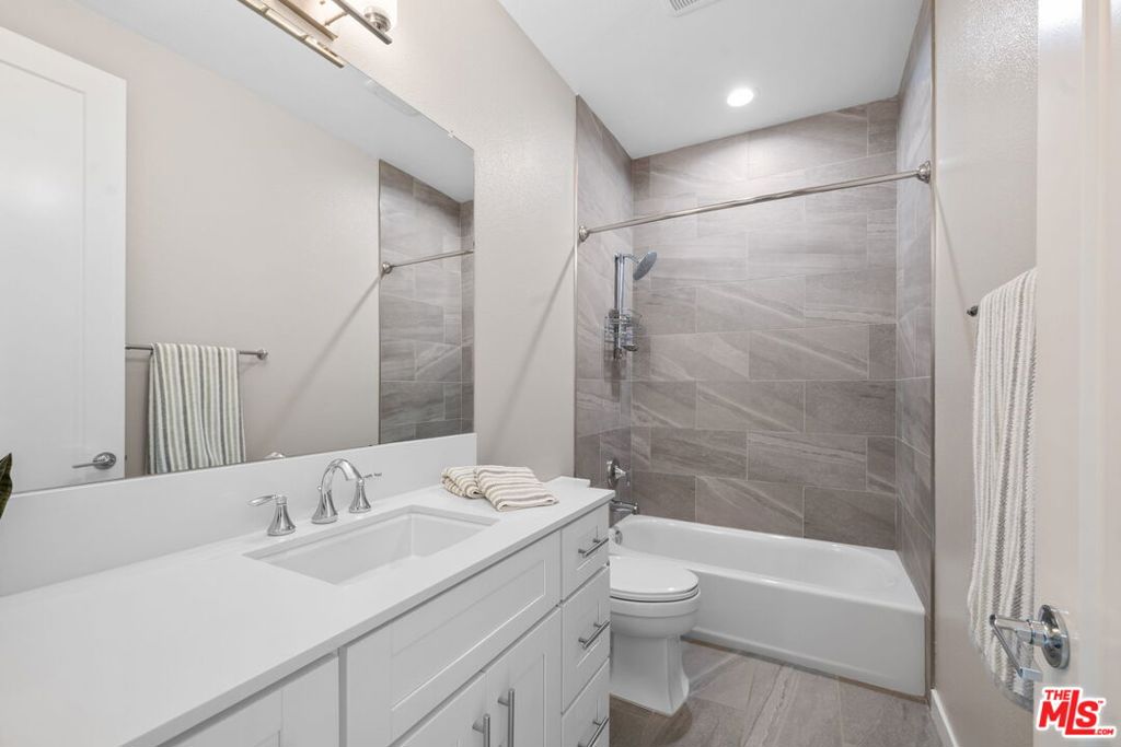 4454 Paxton Place Property Photo 8