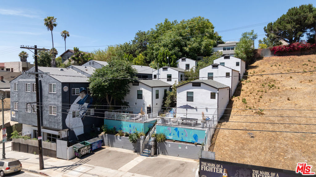 1236 W Sunset Boulevard Property Photo 3