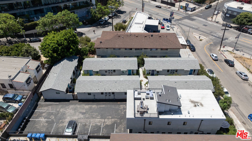 908 Everett Street Property Photo 4
