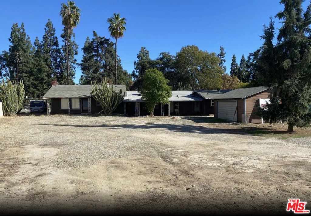 2445 N Towne Avenue Property Photo 5