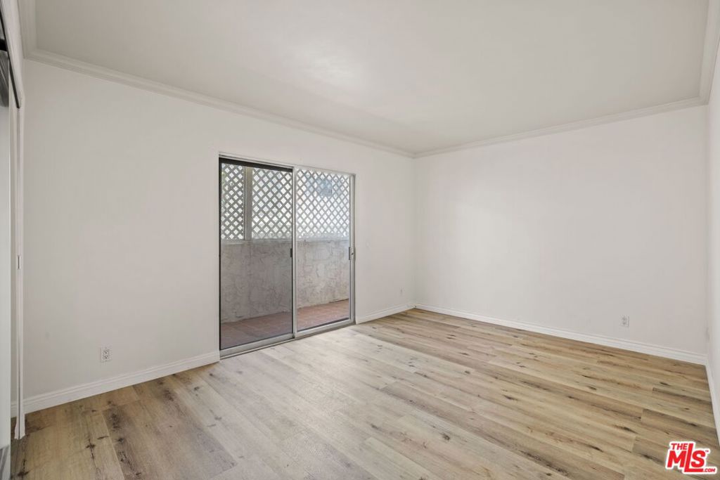 1033 6th Street 108 Property Photo 6